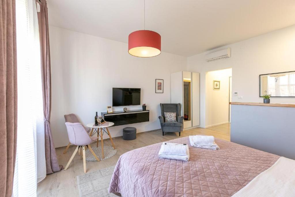 Polai Boutique Apartments With Free Parking 외부 사진