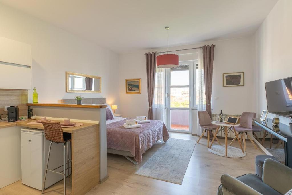 Polai Boutique Apartments With Free Parking 외부 사진
